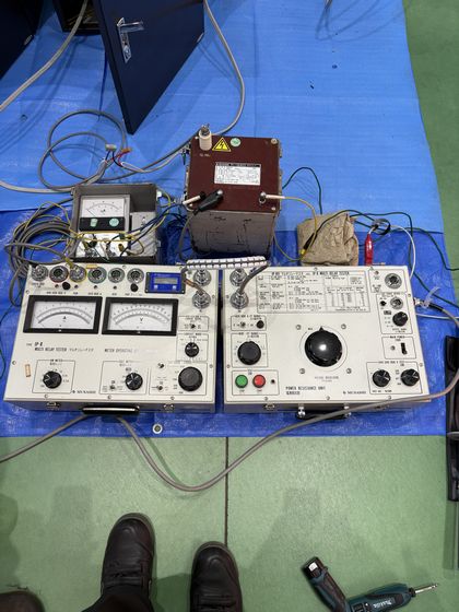 電気設備の測定作業の様子